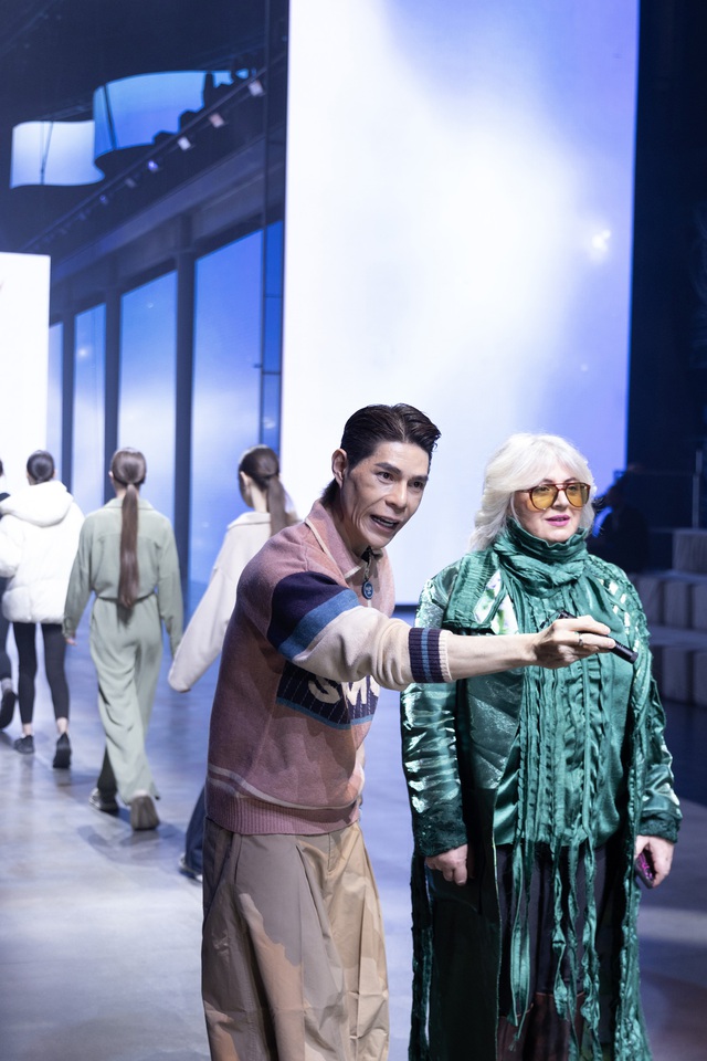 Đạo diễn tổ chức show thời trang tại Cáp Nhĩ Tân là ai? - Ảnh 2.