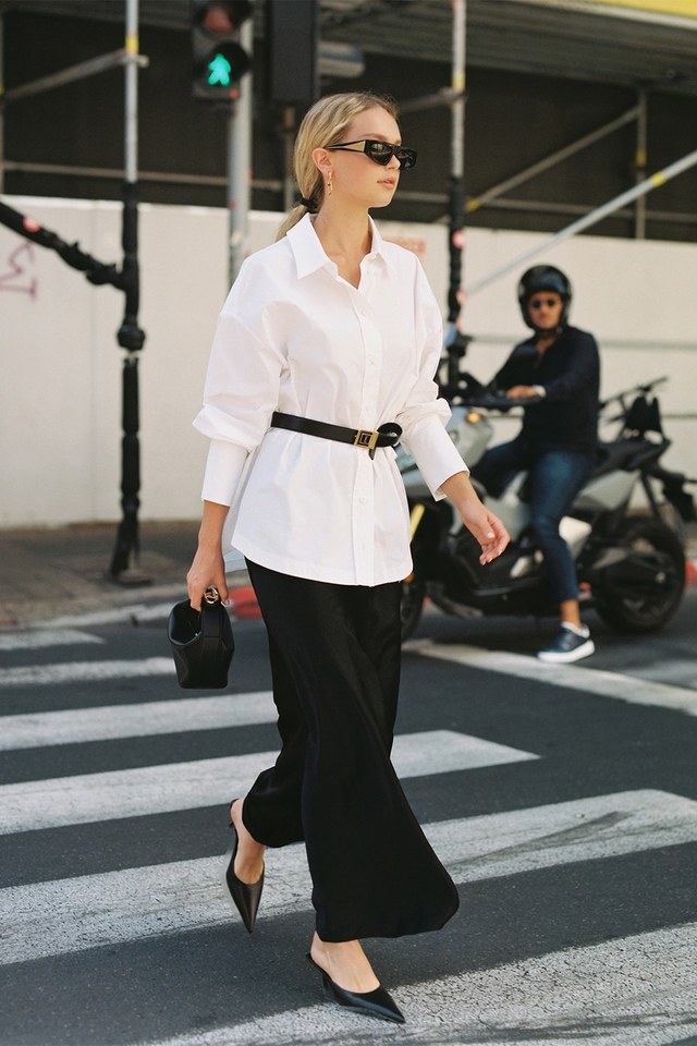 Áo sơ mi trắng ngoại cỡ định hình lại vẻ thanh lịch- Ảnh 6. Áo sơ mi trắng ngoại cỡ định hình lại vẻ thanh lịch- Ảnh 6.