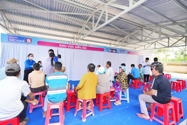 'Long Châu sẻ chia 2026' mở rộng chuỗi chương trình tầm soát đột quỵ, nâng cao nhận thức cộng đồng- Ảnh 6. 'Long Châu sẻ chia 2026' mở rộng chuỗi chương trình tầm soát đột quỵ, nâng cao nhận thức cộng đồng- Ảnh 6.