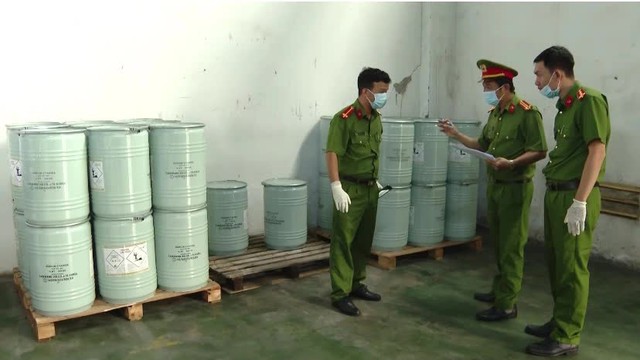 Công an TP.HCM điều tra đường dây mua bán trái phép chất cực độc xyanua- Ảnh 1. Công an TP.HCM điều tra đường dây mua bán trái phép chất cực độc xyanua- Ảnh 1.