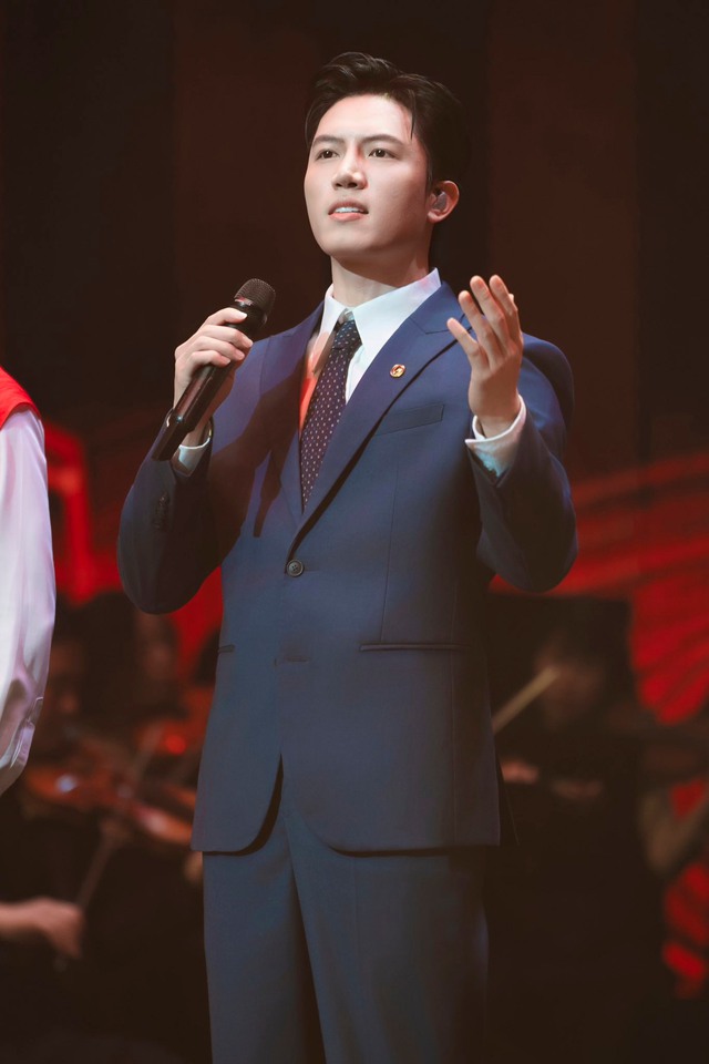 Anh T&uacute; th&ocirc;ng b&aacute;o việc sử dụng b&agrave;i h&aacute;t 'Thưa Đảng' đang g&acirc;y ch&uacute; &yacute;- Ảnh 2.