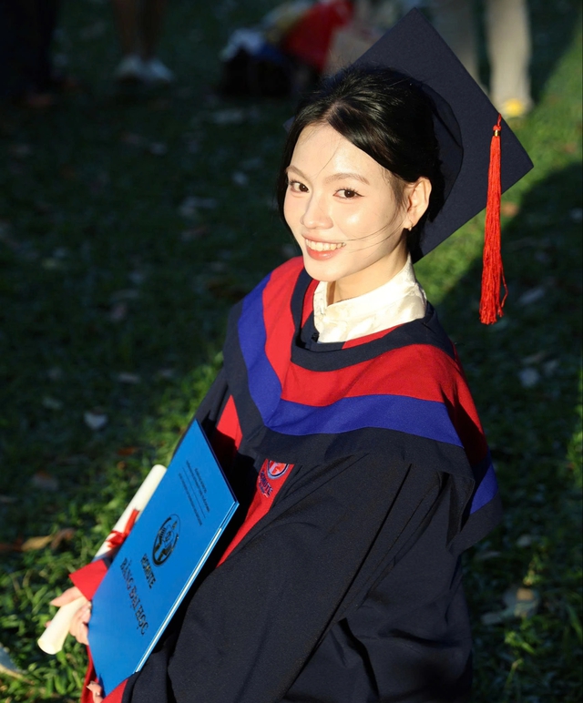 B&agrave;i ph&aacute;t biểu x&uacute;c động l&agrave;m nhiều người rơi nước mắt của nữ thủ khoa - Ảnh 4.