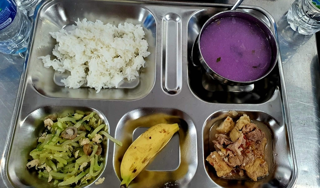 TP.HCM đề nghị trường học 'không pha trộn dầu cũ với dầu mới để 'tiết kiệm' - Ảnh 1.