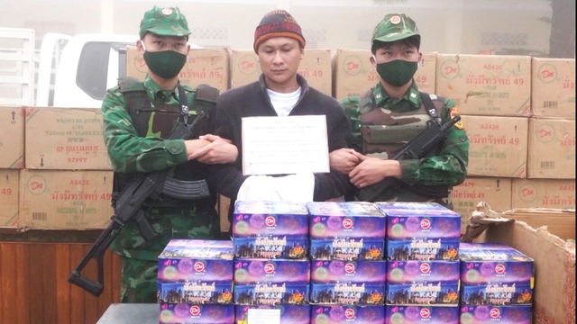 Bộ đội biên phòng thanh hóa bắt giữ người Lào vận chuyển hơn 1 tấn pháo trái phép - Ảnh 1. Bộ đội biên phòng thanh hóa bắt giữ người Lào vận chuyển hơn 1 tấn pháo trái phép - Ảnh 1.