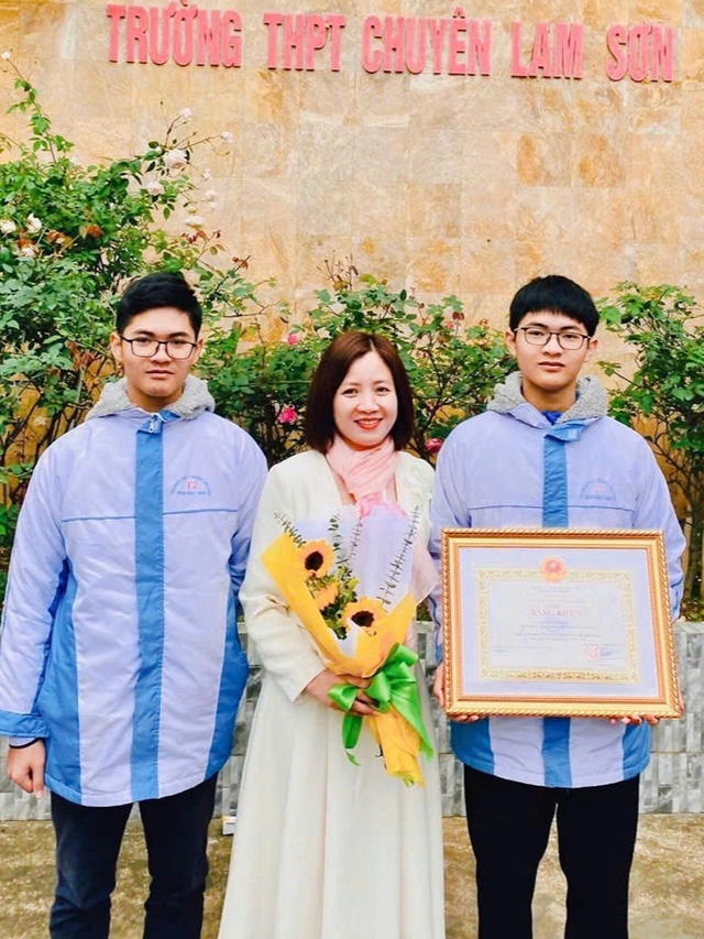 Cặp song sinh c&ugrave;ng đoạt giải nhất học sinh giỏi quốc gia- Ảnh 2.