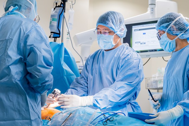 Bệnh viện FV chính thức vận hành Robot phẫu thuật Da Vinci Xi hiện đại - Ảnh 1.