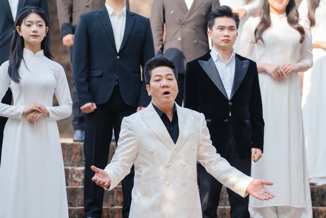 NSND Quốc Hưng h&aacute;t 'Đất nước h&ocirc;m nay' ch&agrave;o mừng Đại hội Đảng- Ảnh 3.