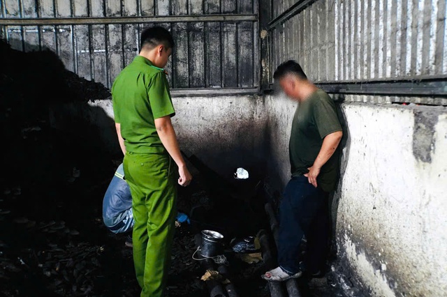 Nước thải đen ngòm xả thẳng ra sông Vàm Cỏ Tây , ô nhiễm môi trường nghiêm trọng - Ảnh 1. Nước thải đen ngòm xả thẳng ra sông Vàm Cỏ Tây , ô nhiễm môi trường nghiêm trọng - Ảnh 1.