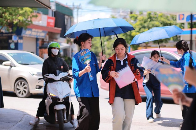 Học sinh H&agrave; Nội bất an trước kỳ thi v&agrave;o lớp 10 - Ảnh 2.