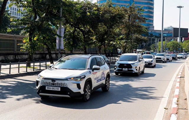 Toyota &lsquo;độc chiếm&rsquo; ph&acirc;n kh&uacute;c xe hybrid phổ th&ocirc;ng tại Việt Nam - Ảnh 2.