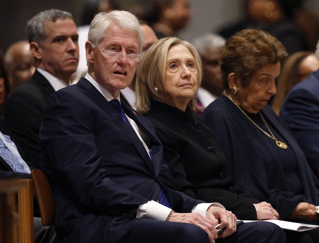 Vợ chồng &ocirc;ng Clinton đối mặt tội danh khinh thường quốc hội về vụ Epstein- Ảnh 1.