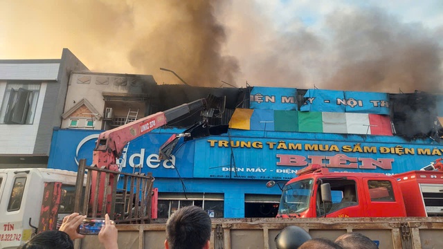 Cháy cửa hàng điện máy ở Đồng Nai, 2 mẹ con tử vong thương tâm- Ảnh 2. Cháy cửa hàng điện máy ở Đồng Nai, 2 mẹ con tử vong thương tâm- Ảnh 2.