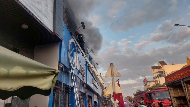 Cháy cửa hàng điện máy ở Đồng Nai, 2 mẹ con tử vong thương tâm- Ảnh 3. Cháy cửa hàng điện máy ở Đồng Nai, 2 mẹ con tử vong thương tâm- Ảnh 3.