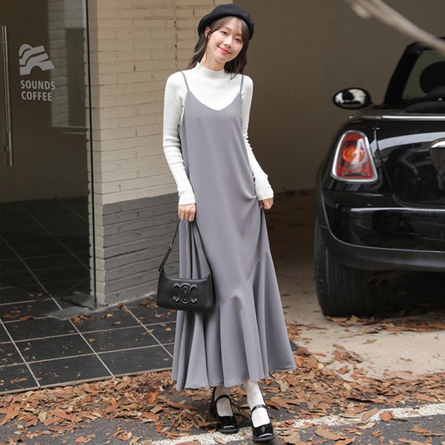 Áo cổ cao phối cùng váy hai dây tạo nét tinh tế cho ngày giao mùa- Ảnh 8.