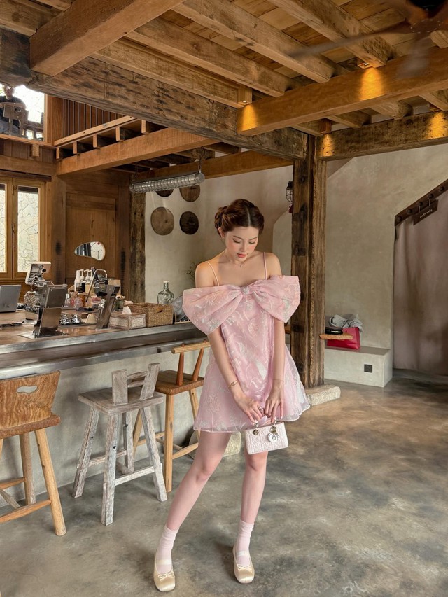 Sắc hồng, sắc đỏ mang cảm hứng tươi mới cho ngày xuân sang- Ảnh 2.