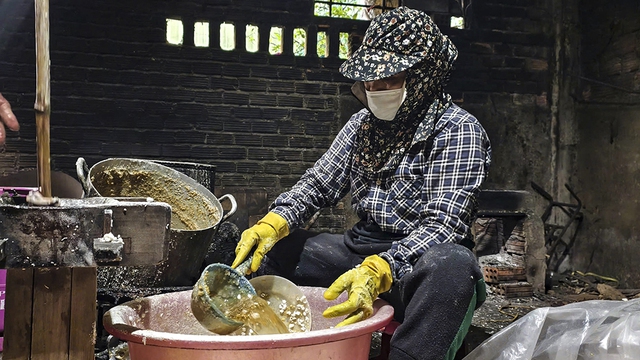 Giữ hương tết xưa: L&agrave;ng b&aacute;nh nổ giữ vị tết qua những nhịp b&uacute;a- Ảnh 2.