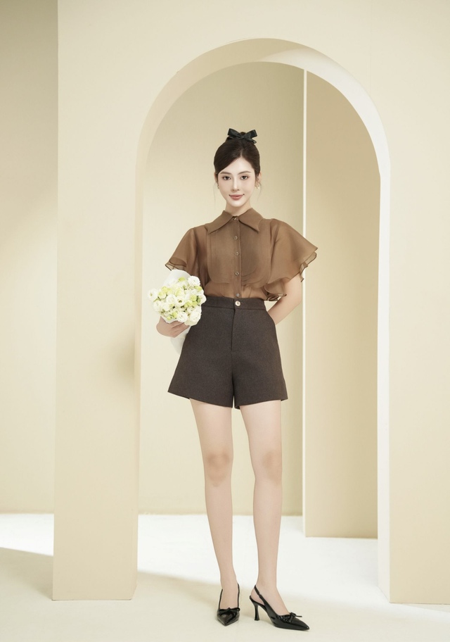 Biến trang phục đơn điệu trở nên dịu dàng nhờ áo cánh tiên- Ảnh 3. Biến trang phục đơn điệu trở nên dịu dàng nhờ áo cánh tiên- Ảnh 3.