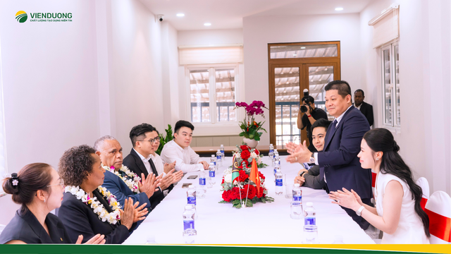 Thủ tướng Cộng h&ograve;a Vanuatu Jotham Napat tham quan nh&agrave; m&aacute;y gạo xuất khẩu Viễn Dương

- Ảnh 5.