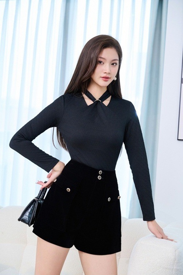 Quần nhung trầm ấm, 'chìa khóa' cho vẻ ngoài sang trọng thầm lặng- Ảnh 5.