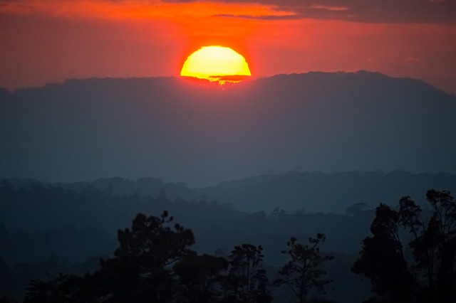 Bão bức xạ mặt trời mạnh nhất 23 năm vừa tấn công: Dự báo hôm nay 24.1 - Ảnh 2.