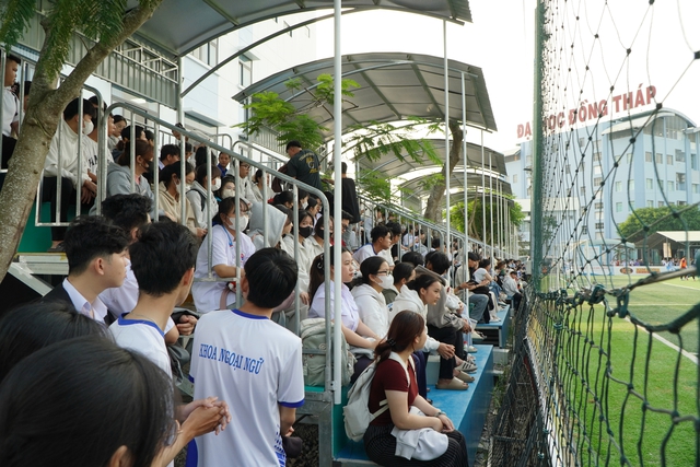 S&acirc;n 1.600 chỗ ngồi &lsquo;hết sức chứa&rsquo; tại chung kết T&acirc;y Nam bộ TNSV THACO cup 2026- Ảnh 4.