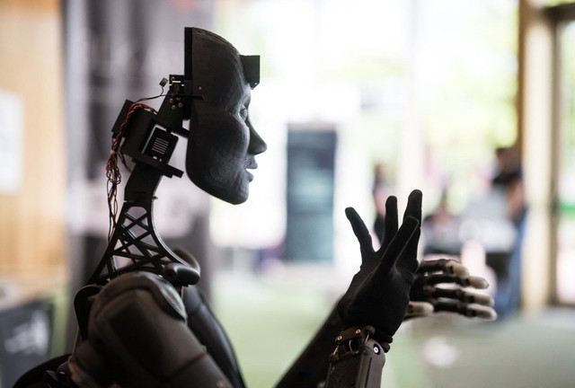 AI chưa thể thay con người, nhưng tạo ra 'siêu nhân viên' - Ảnh 1. AI chưa thể thay con người, nhưng tạo ra 'siêu nhân viên' - Ảnh 1.