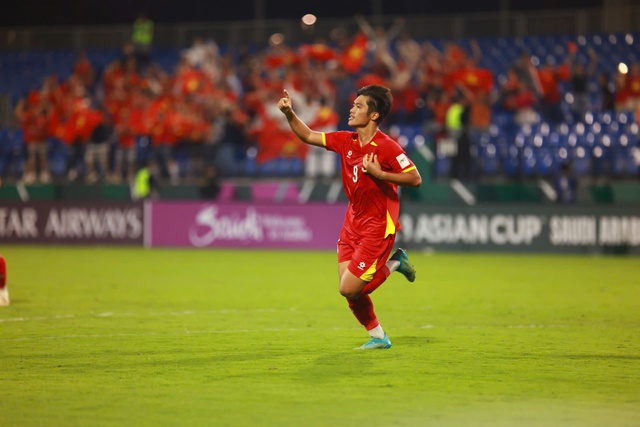 U.23 Việt Nam ăn mừng tri &acirc;n Hiểu Minh: Gắn kết v&agrave; v&ocirc; c&ugrave;ng cảm x&uacute;c!- Ảnh 1.