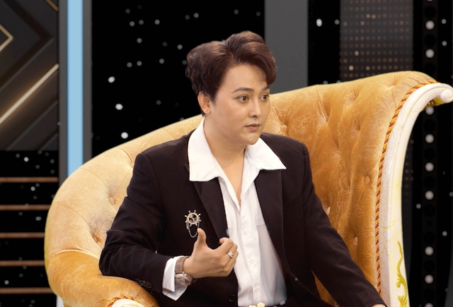 Ch&agrave;ng trai h&aacute;t ở qu&aacute;n c&agrave; ph&ecirc; trở th&agrave;nh em nu&ocirc;i của Phi Nhung l&agrave; ai? - Ảnh 1.