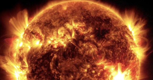 Bão bức xạ mặt trời mạnh nhất 23 năm vừa tấn công: Dự báo hôm nay 24.1 - Ảnh 1.