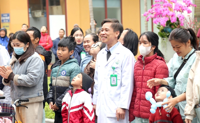 Bệnh viện Việt Đức x&oacute;a giường bệnh nằm gh&eacute;p với chương tr&igrave;nh hỗ trợ bệnh nh&acirc;n - Ảnh 1.