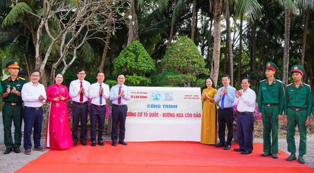 Đặc khu C&ocirc;n Đảo kh&aacute;nh th&agrave;nh đường cờ, đường hoa trong dịp đặc biệt- Ảnh 1.