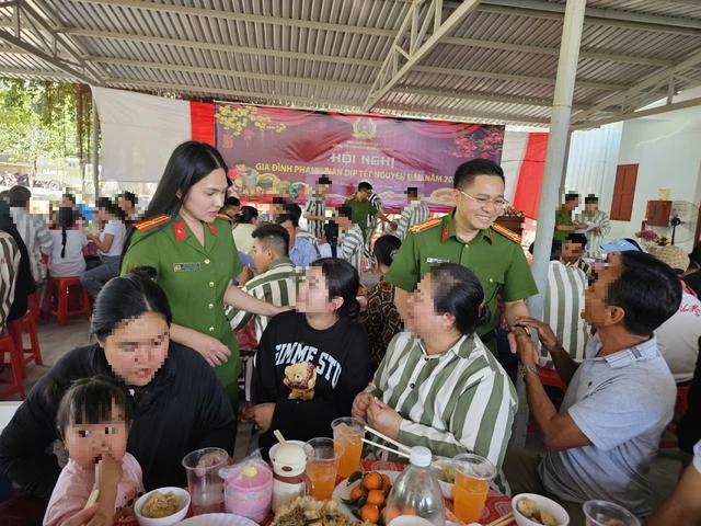 Bữa cơm khơi dậy kh&aacute;t vọng ho&agrave;n lương trong mỗi phạm nh&acirc;n- Ảnh 1.