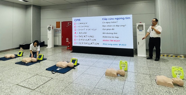 Trang bị m&aacute;y khử rung tim tự động cấp cứu đột quỵ tại nh&agrave; ga metro TP.HCM- Ảnh 5.