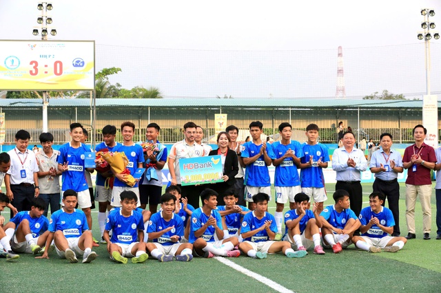 S&acirc;n 1.600 chỗ ngồi &lsquo;hết sức chứa&rsquo; tại chung kết T&acirc;y Nam bộ TNSV THACO cup 2026- Ảnh 18.