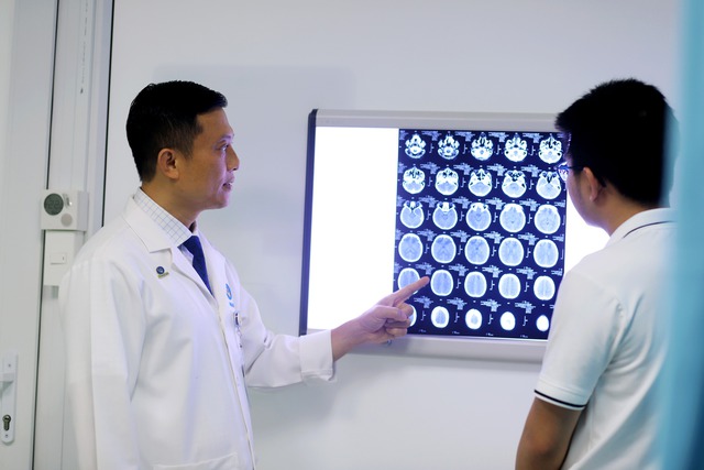 Giải ph&oacute;ng đường thở cho người đ&agrave;n &ocirc;ng nghẹt mũi 5 năm, lệ thuộc thuốc co mạch- Ảnh 4.