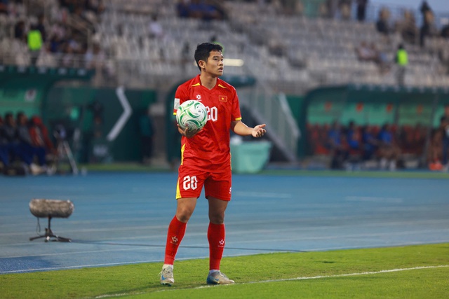 Cao Văn B&igrave;nh bắt lu&acirc;n lưu như thần, U.23 Việt Nam đ&aacute;nh bại H&agrave;n Quốc: Nghẹt thở gi&agrave;nh HCĐ, VFF thưởng 5,1 tỉ- Ảnh 1.