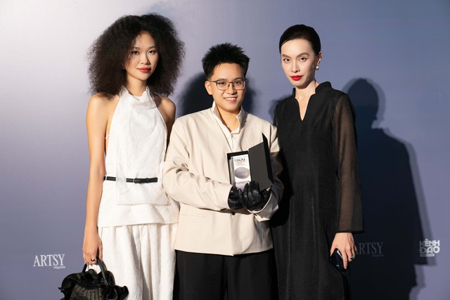 Siêu mẫu Hoàng Thùy, fashionista Harry Nista nổi bật tại giải thưởng thời trang- Ảnh 9.