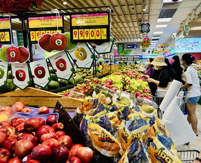 Trái cây ngoại ồ ạt về Việt Nam đón tết- Ảnh 2. Trái cây ngoại ồ ạt về Việt Nam đón tết- Ảnh 2.