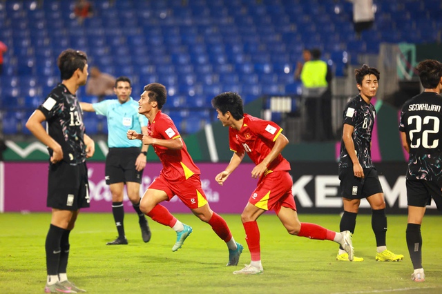 U.23 Việt Nam qu&aacute; xứng đ&aacute;ng để tự h&agrave;o, Chủ tịch VFF c&oacute; h&agrave;nh động rất đặc biệt: Thưởng n&oacute;ng 2 tỉ- Ảnh 1.