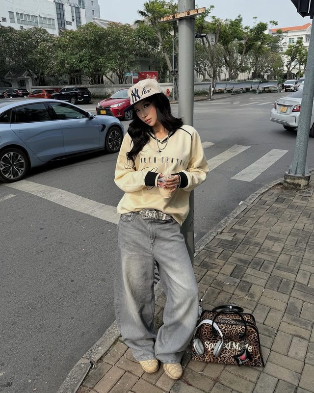 Quần jeans và thắt lưng: bản phối bụi bặm cho phong cách cá tính- Ảnh 1.