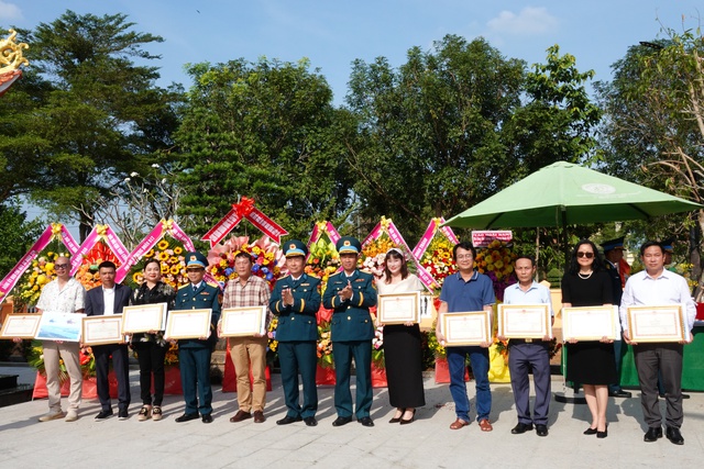 Khánh thành nhà bia tưởng niệm các anh hùng liệt sĩ Trung đoàn Không quân 917- Ảnh 7. Khánh thành nhà bia tưởng niệm các anh hùng liệt sĩ Trung đoàn Không quân 917- Ảnh 7.