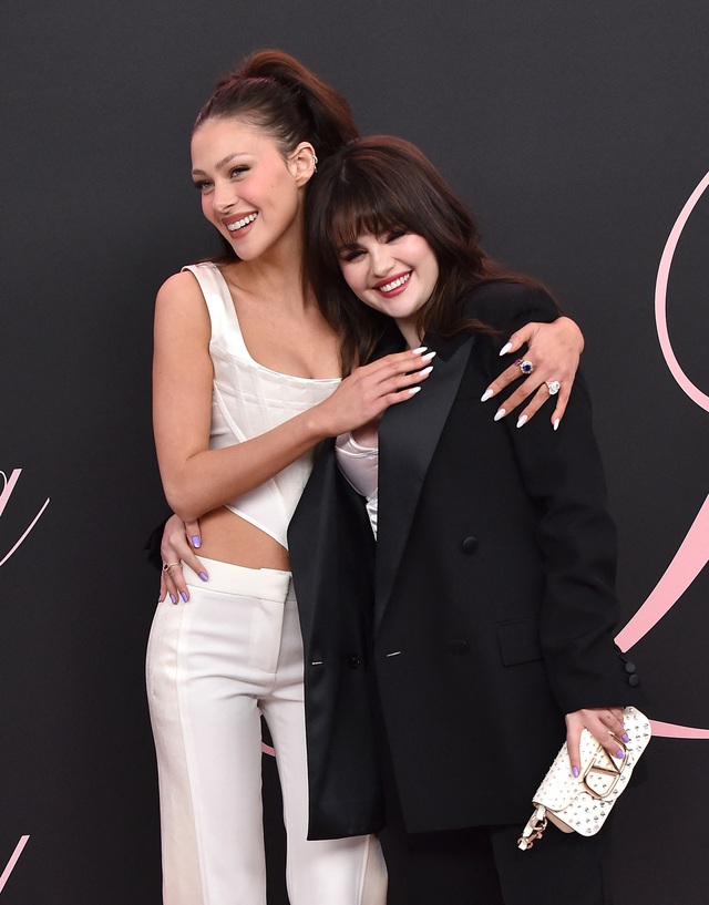 Con d&acirc;u nh&agrave; Beckham đ&oacute;ng phim ngập cảnh 18+ - Ảnh 4.