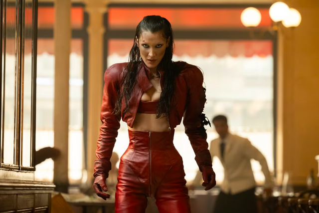 Con d&acirc;u nh&agrave; Beckham đ&oacute;ng phim ngập cảnh 18+ - Ảnh 2.