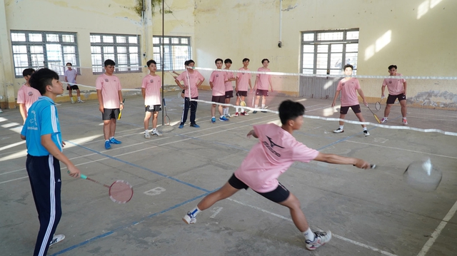 Một buổi học không bảng phấn đang giữ học sinh Trường THPT Đầm Dơi - Ảnh 5.