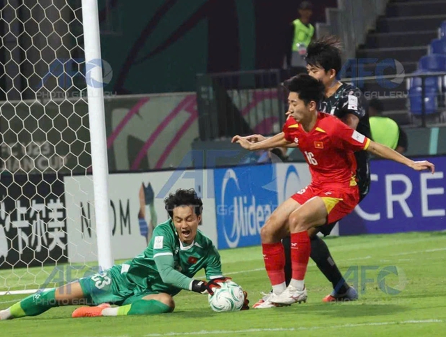 Bất ngờ Nhật Minh, chàng trai trầm lặng nhưng bền bỉ nhất U.23 Việt Nam- Ảnh 1. Bất ngờ Nhật Minh, chàng trai trầm lặng nhưng bền bỉ nhất U.23 Việt Nam- Ảnh 1.