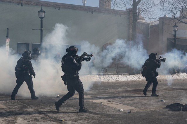 Đặc vụ li&ecirc;n bang bắn chết c&ocirc;ng d&acirc;n Mỹ ở Minnesota g&acirc;y phẫn nộ trong dư luận - Ảnh 1.