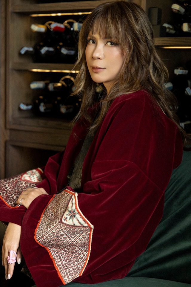 Nhung trở lại mùa tết: mặc sao cho sang mà không 'già'?- Ảnh 7. Nhung trở lại mùa tết: mặc sao cho sang mà không 'già'?- Ảnh 7.