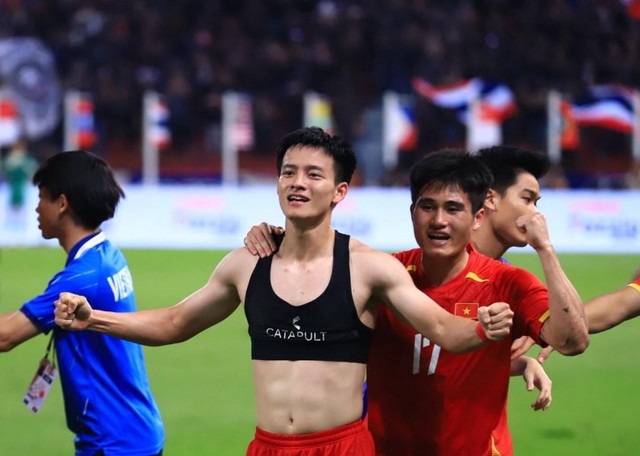 'Người kh&ocirc;ng phổi' đ&oacute;ng đinh 2 chiến thắng cảm x&uacute;c cho U.23 Việt Nam: Qu&aacute; xuất sắc- Ảnh 1.