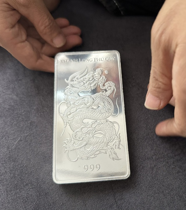 Đổ xô mua bạc khi giá lên đỉnh- Ảnh 5. Đổ xô mua bạc khi giá lên đỉnh- Ảnh 5.