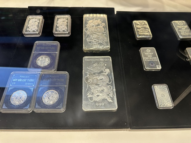 Đổ xô mua bạc khi giá lên đỉnh- Ảnh 2. Đổ xô mua bạc khi giá lên đỉnh- Ảnh 2.